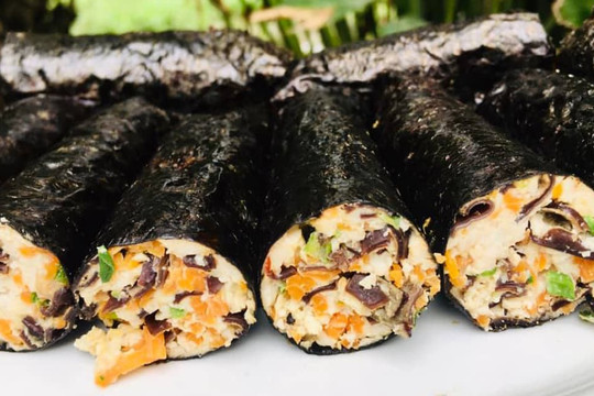 Ức gà luộc ăn mãi cũng chán, hãy tận dụng làm món ngon này bằng nồi chiên không dầu
