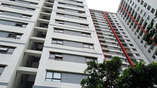Thương tâm bé trai rơi từ tầng cao chung cư xuống đất tử vong