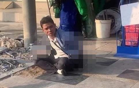 Rút dao đâm bạn gái vì ghen tuông