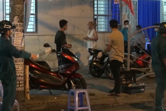 Một dân quân bị đâm chết khi đang phân luồng giao thông