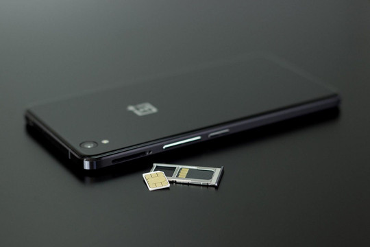 Android 13 sẽ khai tử khay chứa thẻ SIM truyền thống