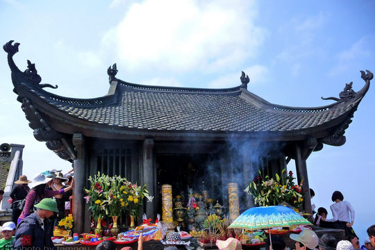 Đề nghị dừng thu phí du khách lên chùa Đồng từ hướng Tây Yên Tử