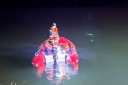 Tìm thấy thi thể nam sinh lớp 9 đuối nước dưới hồ Hao Hao
