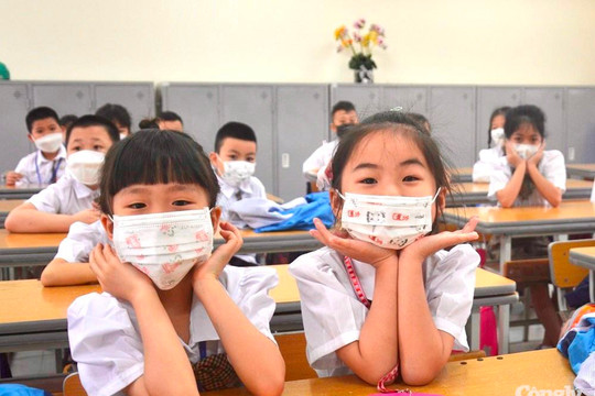 Học sinh lớp 1 ở Hà Nội lần đầu háo hức đến trường