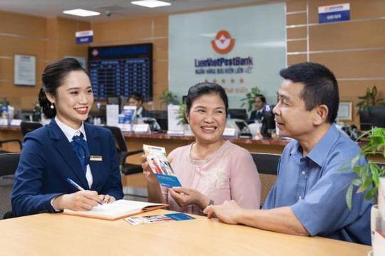 Khi người cao tuổi, cơ quan bảo hiểm và ngân hàng cùng thúc đẩy xã hội không tiền mặt 