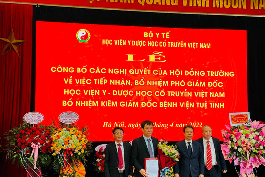 Trao quyết định bổ nhiệm Giám đốc Bệnh viện Tuệ Tĩnh