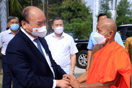 Chủ tịch nước Nguyễn Xuân Phúc thăm Học viện Phật giáo Nam tông Khmer