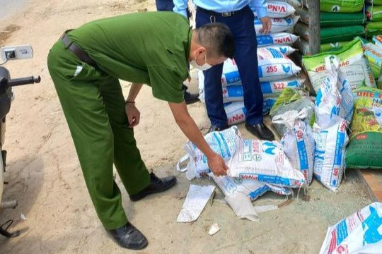 Sơn La: Phát hiện cơ sở kinh doanh thức ăn chăn nuôi hết hạn