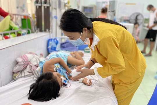 Trẻ từng nhiễm Covid-19, khi nào cha mẹ cần đưa đi khám lại?