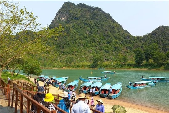 Quảng Bình đón 30 nghìn lượt khách trong dịp lễ Giỗ Tổ Hùng Vương