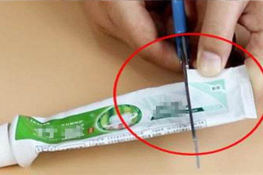 Vỏ kem đánh răng đã hết là “bảo bối” ở nhà thật, biết mẹo hay có thể tiết kiệm tiền trăm mỗi năm! Hãy nhanh mách người nhà nhé