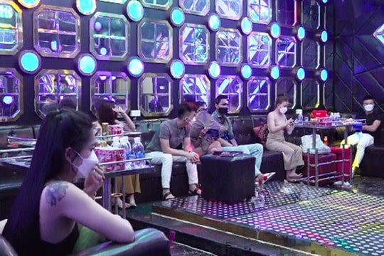 26 đối tượng bị khởi tố trong vụ “phê” ma túy ở quán Karaoke & Hotel King