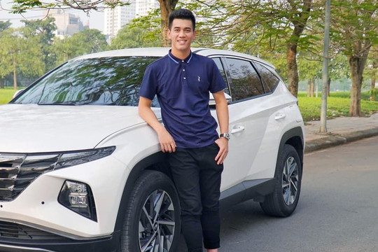 Tiền đạo Tiến Linh mua xe ô tô mới, đến diễn viên Bình An cũng vào bình luận: 'Ước!'