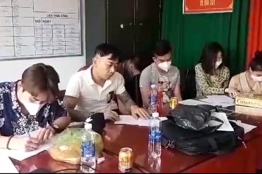 Bắt nhóm thanh niên thuê khách sạn sử dụng ma túy lúc rạng sáng