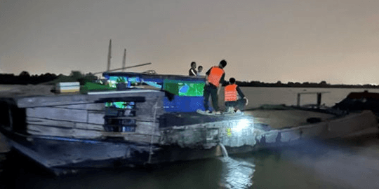 Phát hiện 2 phương tiện vận chuyển cát trái phép