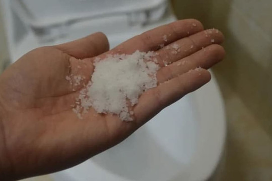 Đặt một nắm muối trong phòng tắm có tác dụng mạnh đến mức tiết kiệm hàng trăm đô la mỗi năm. Nếu không biết sớm, bạn sẽ phải ân hận!