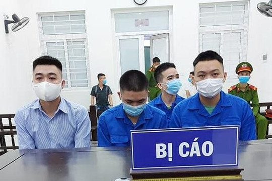 Mâu thuẫn việc trả tiền đi hát karaoke, nhiều thanh niên ở Hà Nội “dắt nhau” vào tù