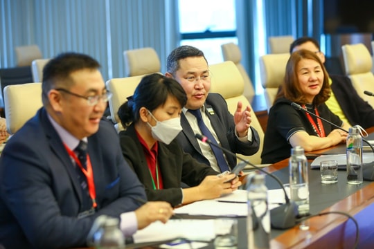 Bộ trưởng Cộng hoà Yakutia thăm và làm việc với Bamboo Airways
