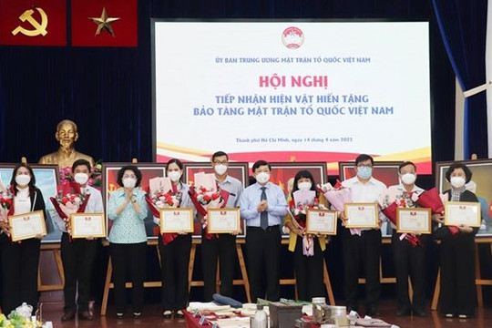 TP.HCM hiến tặng hơn 600 hiện vật cho Bảo tàng Mặt trận Tổ quốc Việt Nam