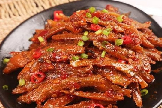 Hướng dẫn các bạn cách làm cá khô rim cay ngon và rẻ, ăn chơi hay ăn vặt đều rất ngon