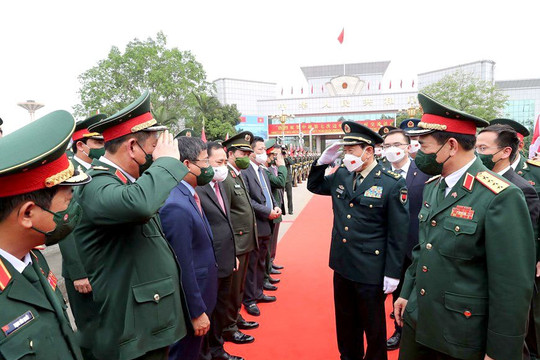 Bộ trưởng Quốc phòng Việt Nam-Trung Quốc giao lưu hữu nghị biên giới