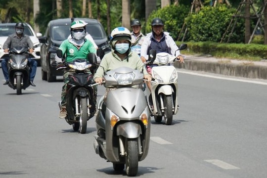 Hà Nội ngày nắng, chiều tối và đêm có mưa dông vài nơi