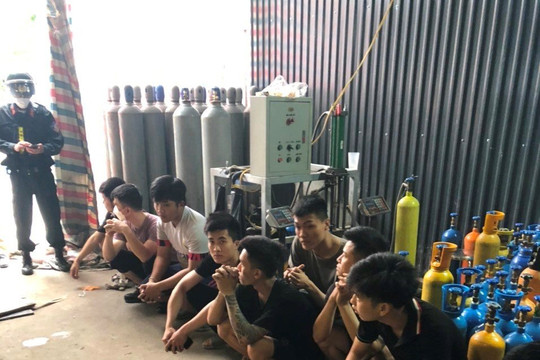 Công an Hải Phòng đột kích 3 kho xưởng, thu giữ hàng nghìn bình khí cười chiết nạp chui