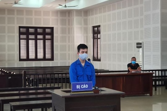 Đâm “tình địch” vì vợ bị gạ tình qua Facebook
