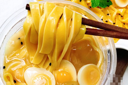 Trà sữa chân châu mì lòng đào - tưởng không thể kết hợp ai ngờ lại là món hot trend được giới trẻ yêu thích