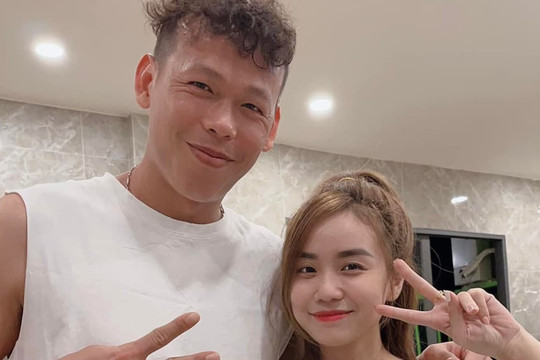 Vợ cũ Hoài Lâm phản ứng gắt khi đăng ảnh chụp cùng thủ môn Tấn Trường bị bình luận khiếm nhã: 'Chú này không có G63'