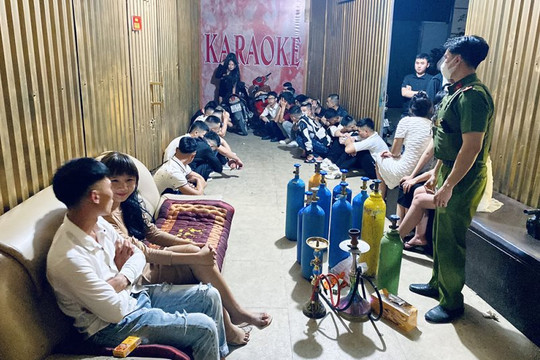 Lạng Sơn: Tạm giữ nhiều nam thanh, nữ tú bay lắc trong quán karaoke