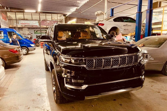 Jeep Grand Wagoneer 2022 đầu tiên về Việt Nam