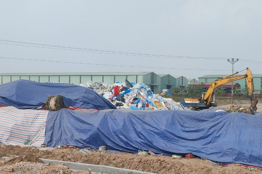 Hải Dương: Người dân khốn khổ vì bãi tập kết rác và than “bức tử” môi trường

