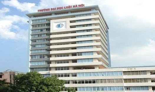 Bộ Tư pháp yêu cầu ĐH Luật khẩn trương xử lý vụ giảng viên bị "tố" gạ tình