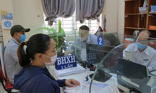 Người lao động không nên lựa chọn nhận BHXH một lần