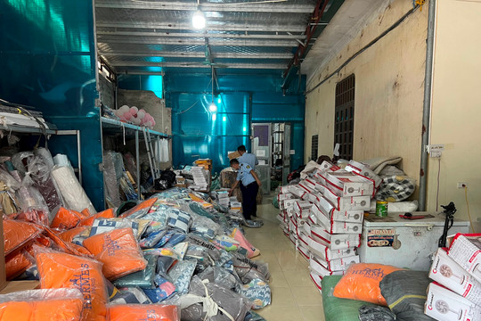 Đột kích “tổng kho” tại Thanh Hóa, thu giữ hơn 12.000 sản phẩm nghi hàng giả