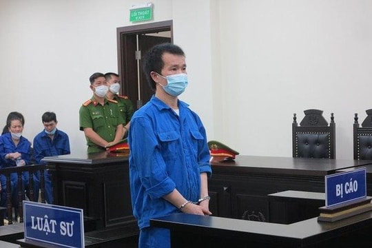 Lái xe ôm lĩnh án vì “làm tiền” các phương tiện giao thông qua chốt kiểm dịch