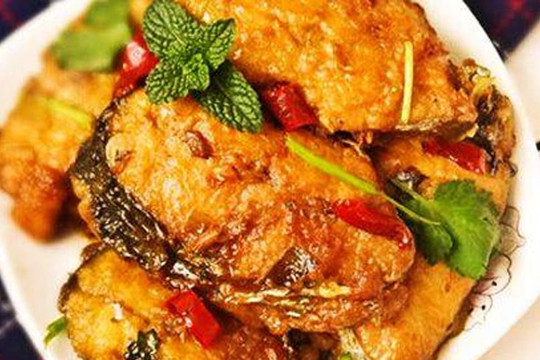 Chuyên gia mách bí quyết làm món cá thu kho tộ ngon, thịt cá mềm thơm ngon, không tanh