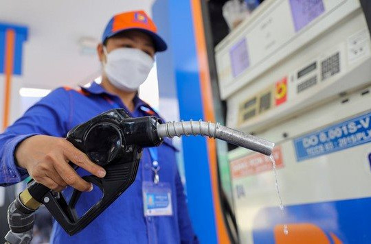 Giá xăng tiếp tục tăng nhẹ