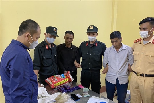 Hai đối tượng vận chuyển hơn 5.000 viên ma túy tổng hợp