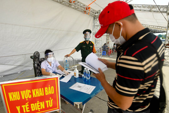 Việt Nam dừng khai báo y tế nội địa