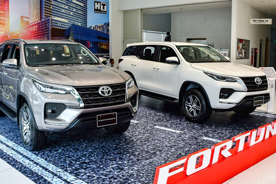 Toyota Fortuner 2022 thêm trang bị, giá tăng 33 triệu đồng