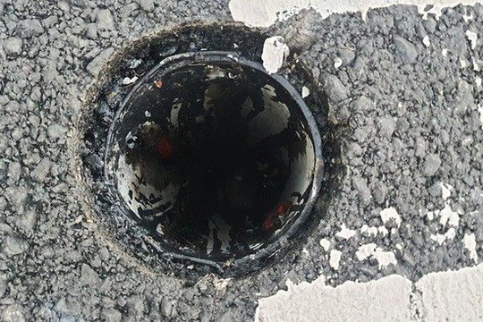 Hàng loạt nắp cống chắn rác trên cầu Thủ Thiêm 2 bị trộm