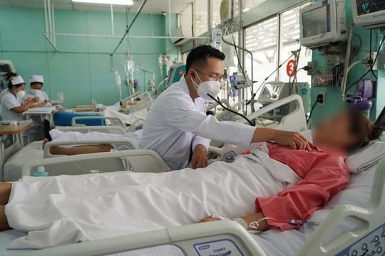 Tiêm filler nâng ngực, người phụ nữ 39 tuổi phải chạy ECMO