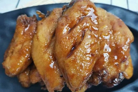 Khi làm cánh gà coca, đừng đổ coca trực tiếp sau khi chiên! Thêm 1 bước nữa, cánh gà mềm hơn và không còn mùi tanh