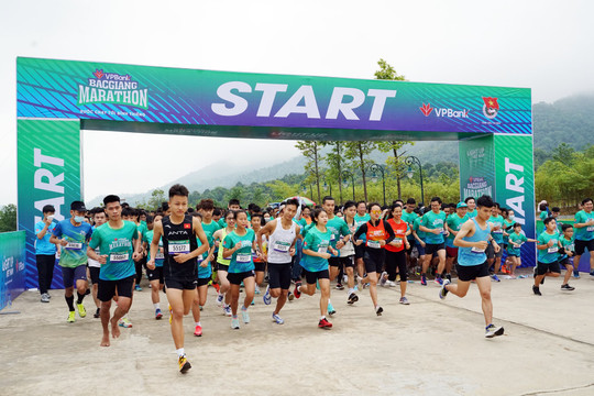 Hơn 1.000 VĐV hoàn tất hai cự ly 5km – 10km tại giải chạy VPBank Bắc Giang Marathon lần thứ hai
