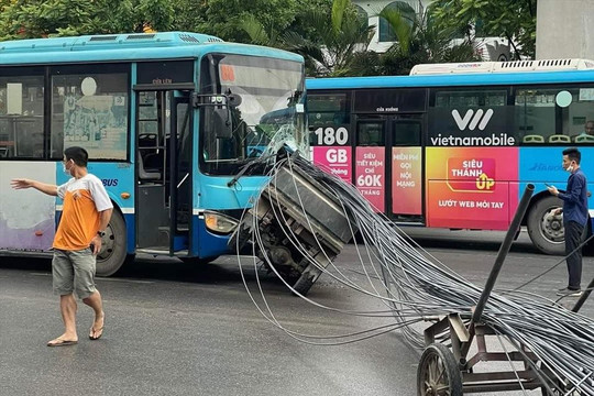 Hà Nội chỉ đạo tăng cường xử lý các phương tiện chở hàng hóa cồng kềnh