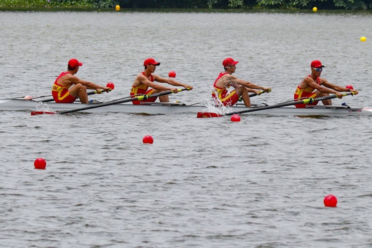 Khởi tranh Vòng loại môn Đua thuyền Rowing - SEA Games 31