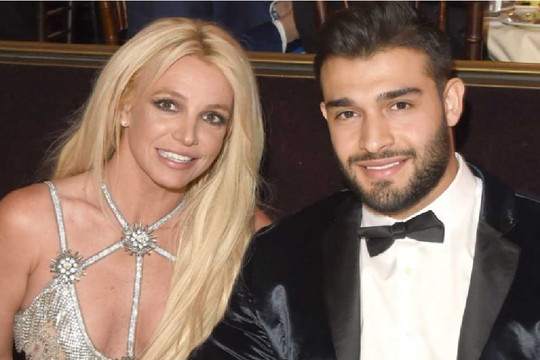 'Công chúa nhạc pop' Britney Spears thông báo đã ấn định ngày cưới với hôn phu kém tuổi