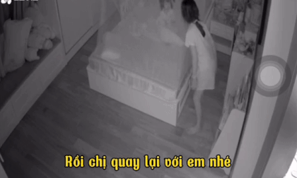 Clip bé gái 9 tuổi thay mẹ chăm em khiến dân tình trầm trồ: 'Đẻ con gái chưa bao giờ khiến bạn thất vọng'